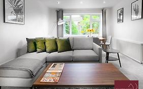 Sunninghill Village - 2 Bed - Parking And Garden