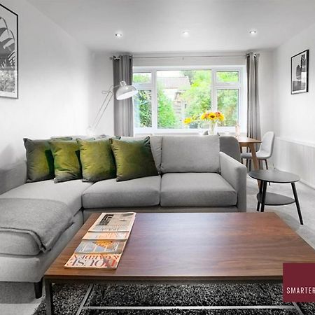 Sunninghill Village - 2 Bed - Parking And Garden Ascot  Exterior photo
