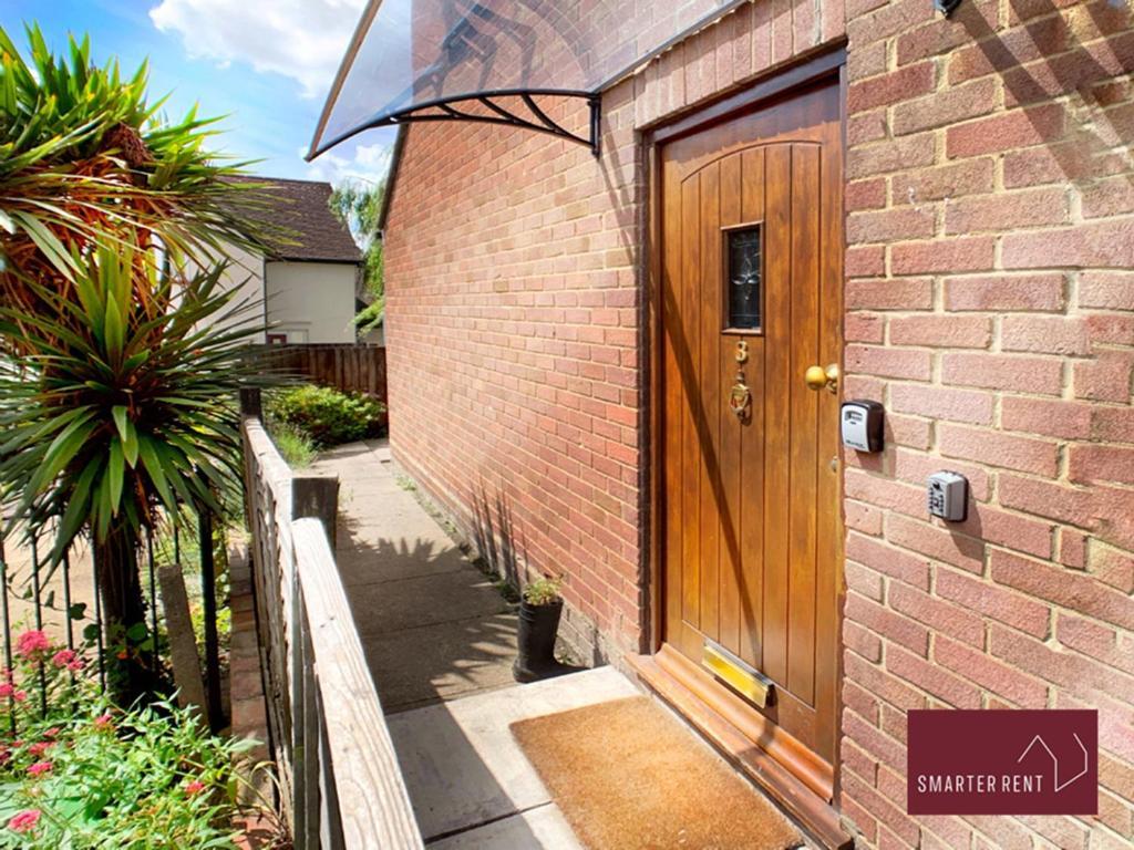 Sunninghill Village - 2 Bed - Parking And Garden Ascot  Exterior photo